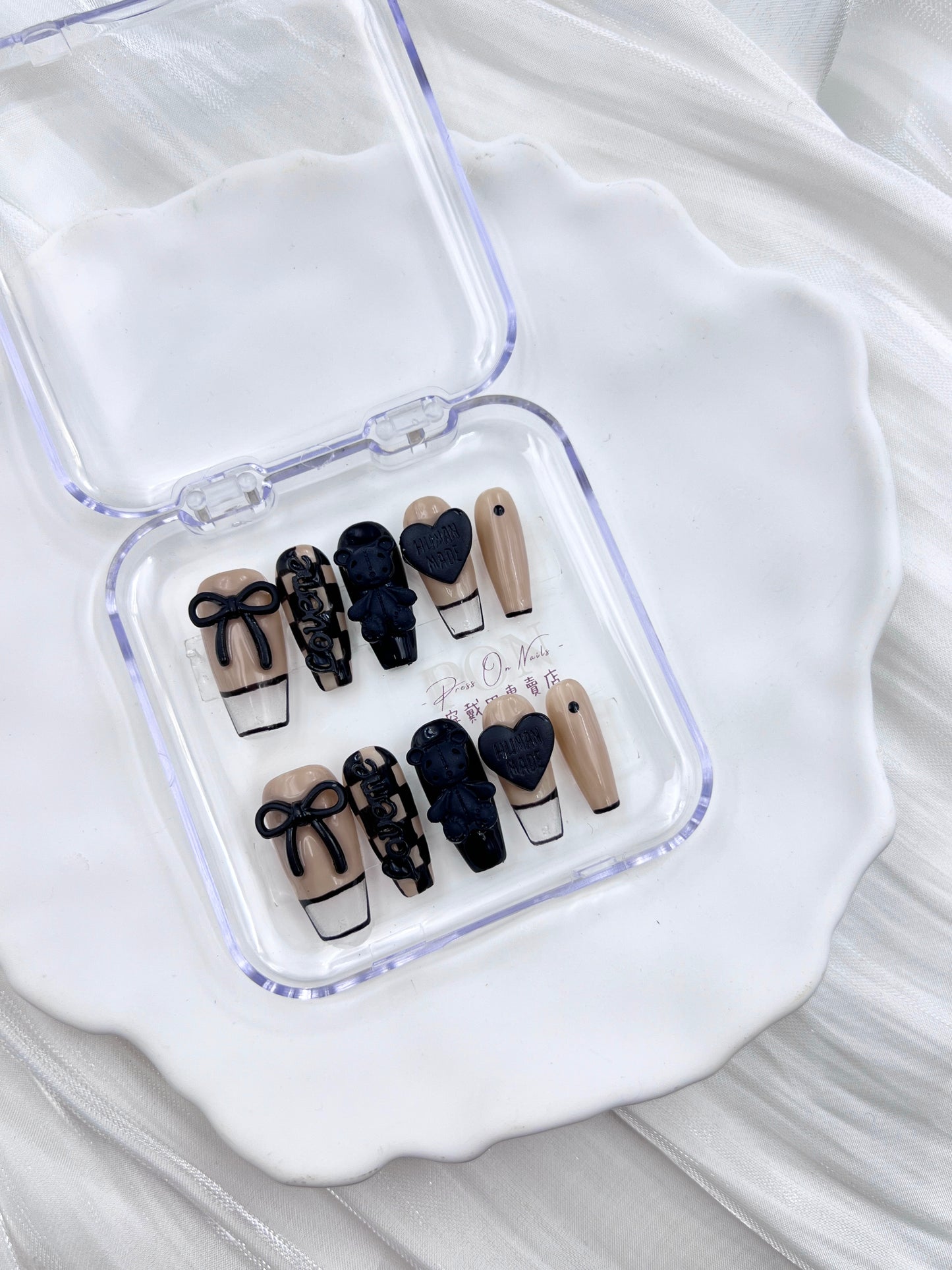 Nude black plaid bear transparent French-wearing armor