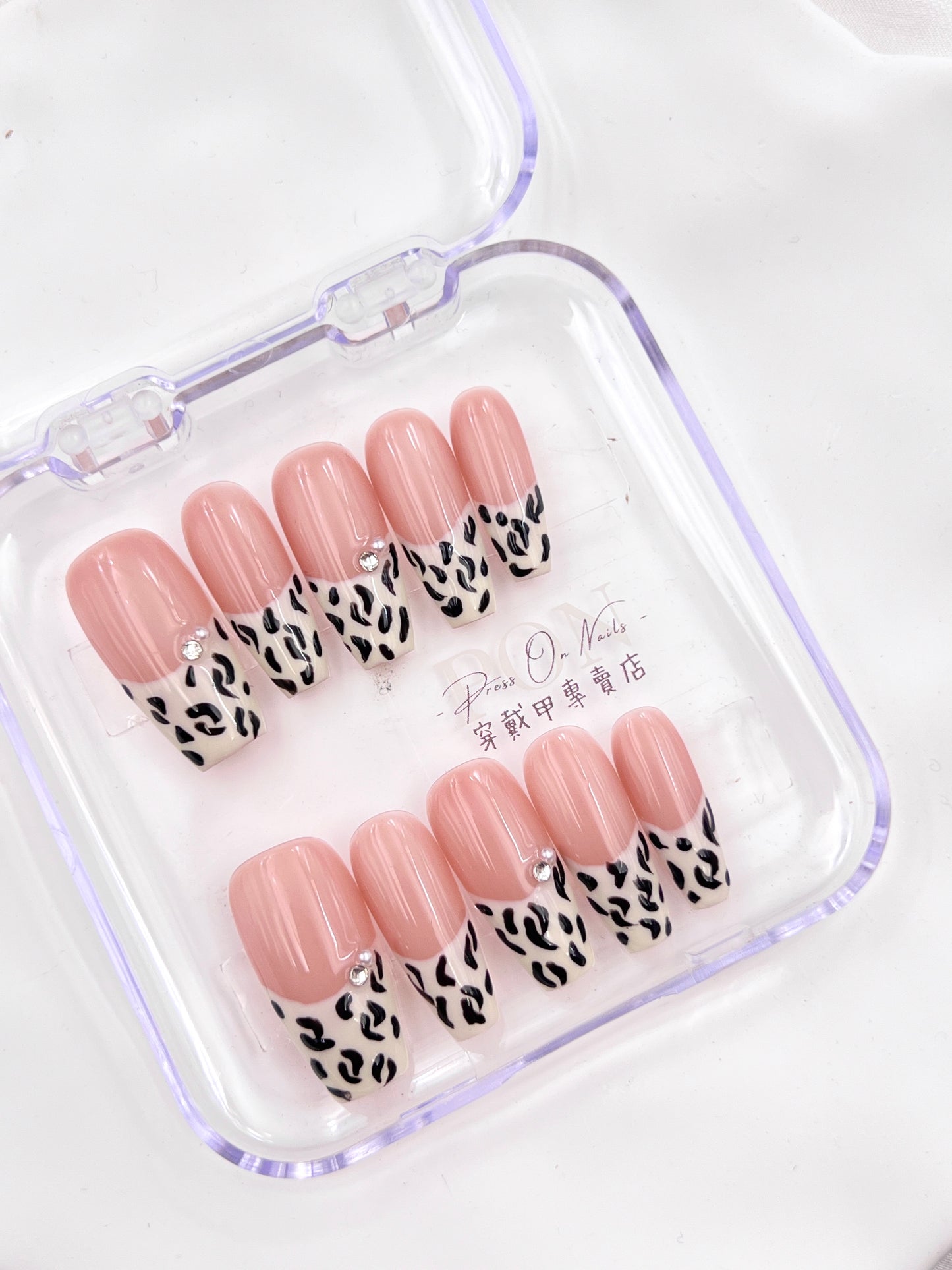 Leopard print French-wearing armor