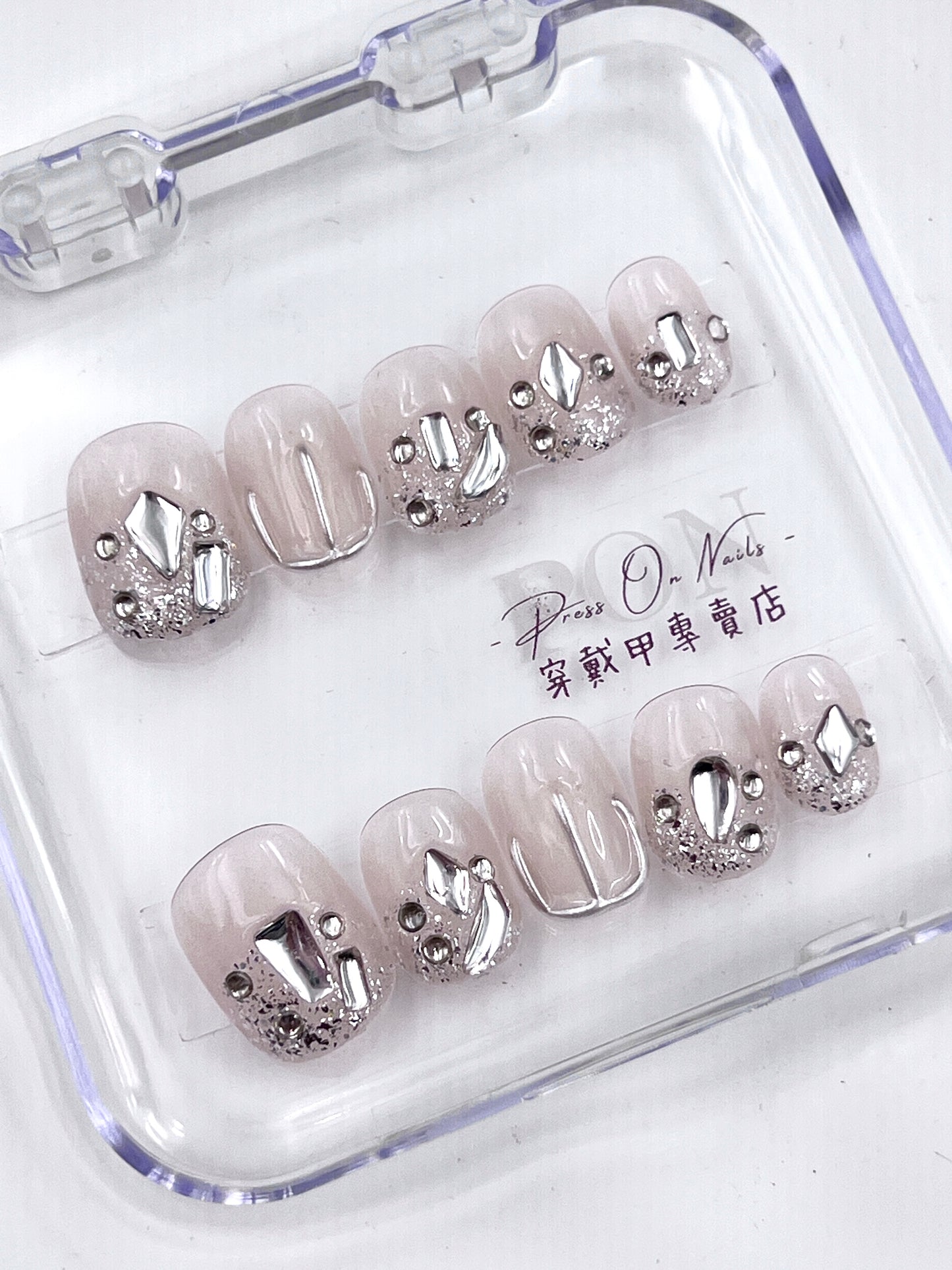 P428 Naked Rhinestone Wearing Nails Short Round press on nails