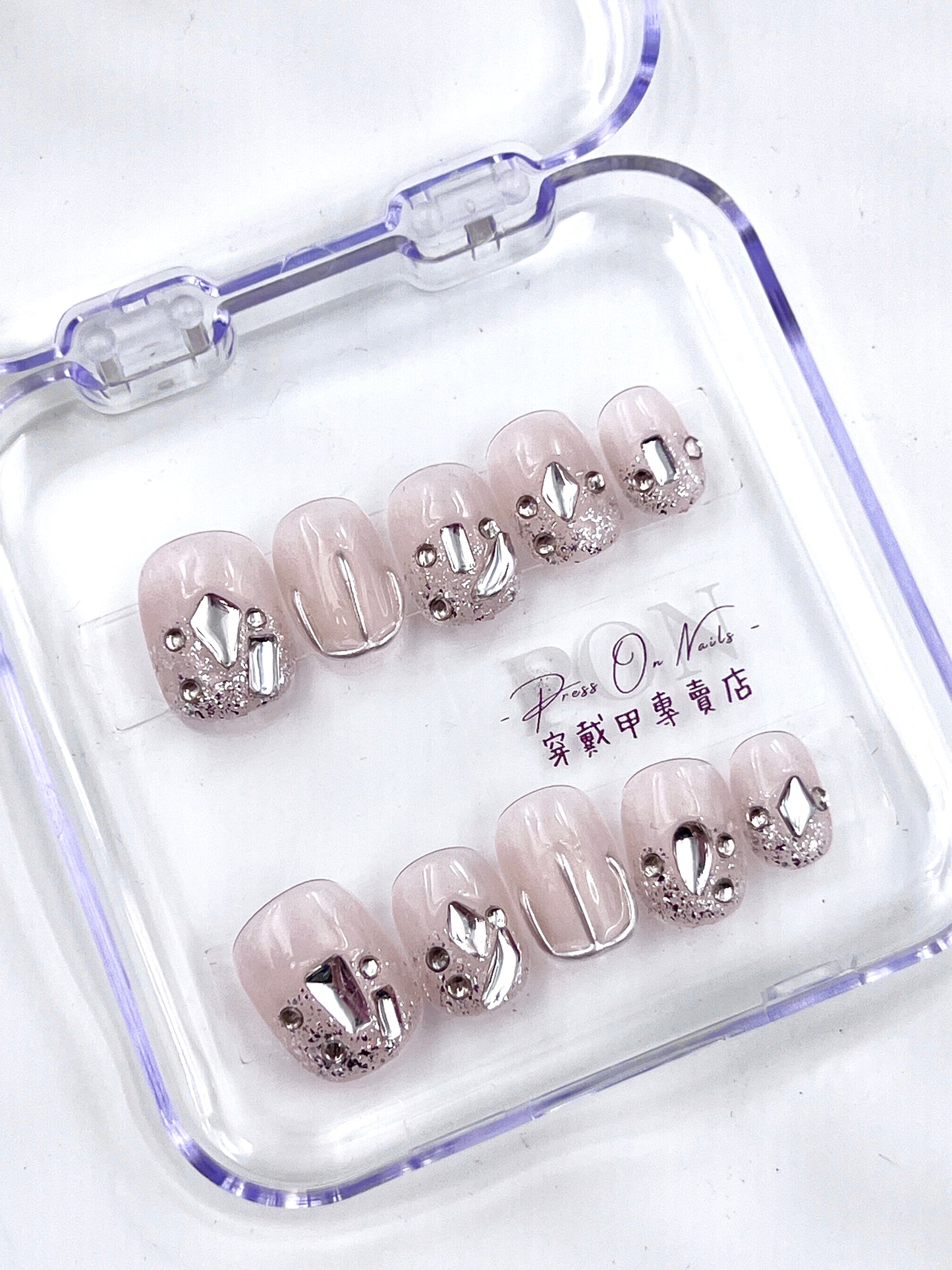 P428 Naked Rhinestone Wearing Nails Short Round press on nails