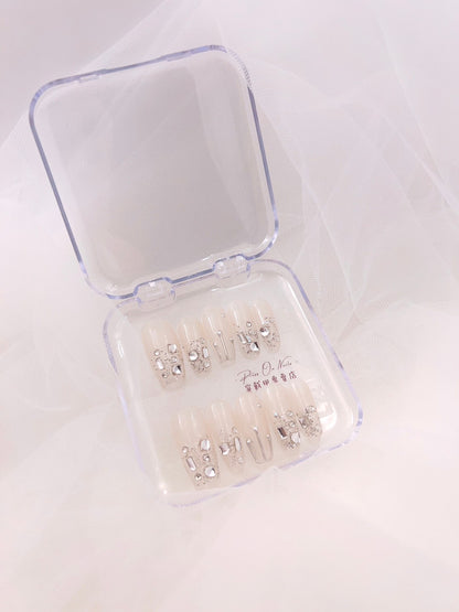 P428 Naked Rhinestone Wearing Nails Short Round press on nails